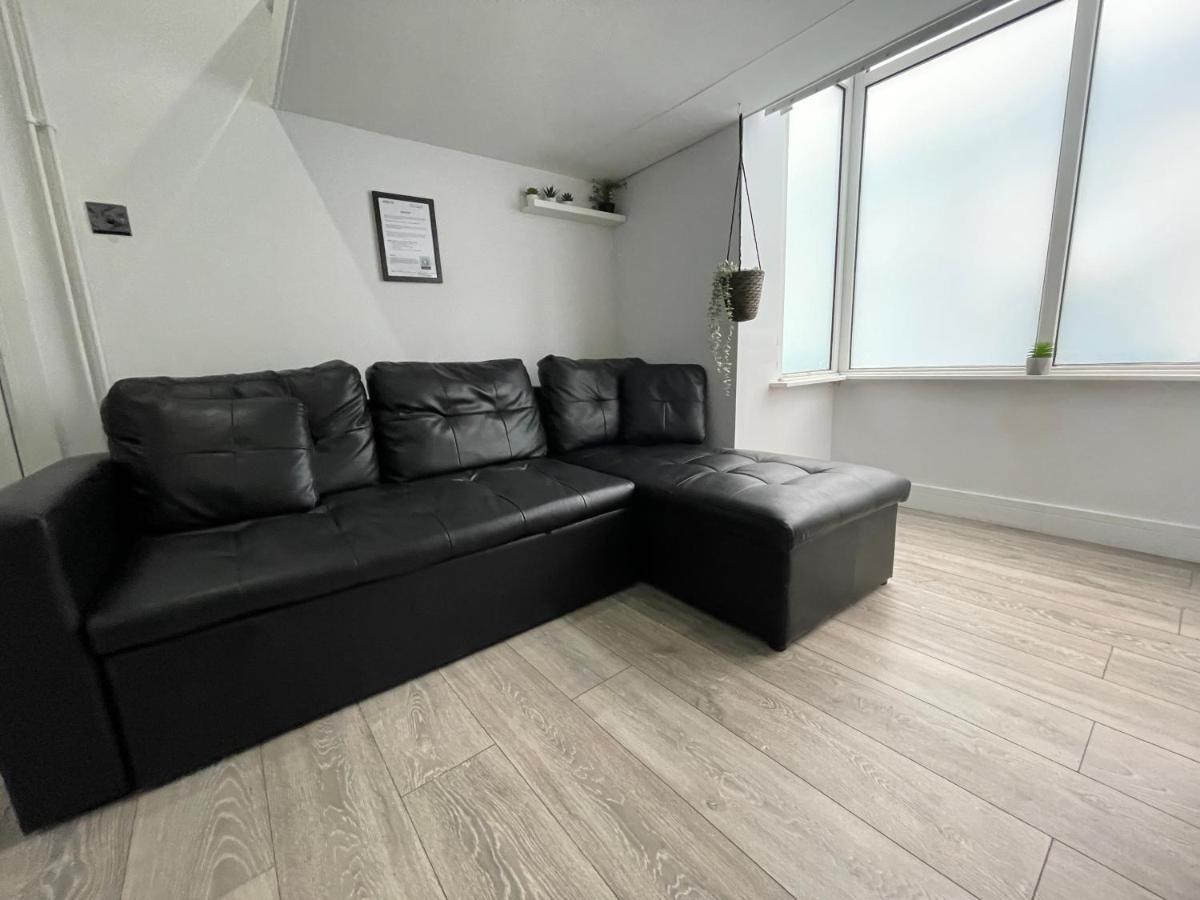 Acaster House, X4 Rooms With En-Suites X1 Room Private Bathroom, Street Parking, Close To Train Station Kettering Exterior foto